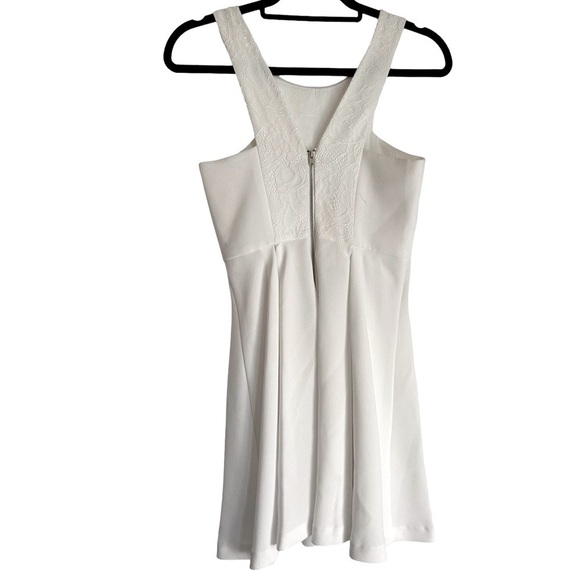 BCBGeneration Contrast Lace-Panel Dress- White/ Size 0 - Picture 5 of 9